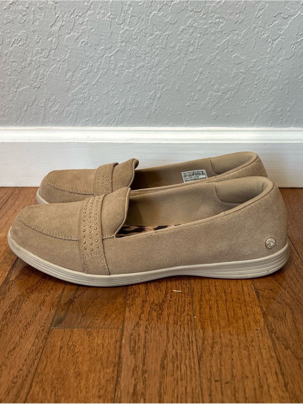 Skechers On The Go Dreamy She’s Fancy Loafers Slip On Shoes Women’s Size 8.5 Tan